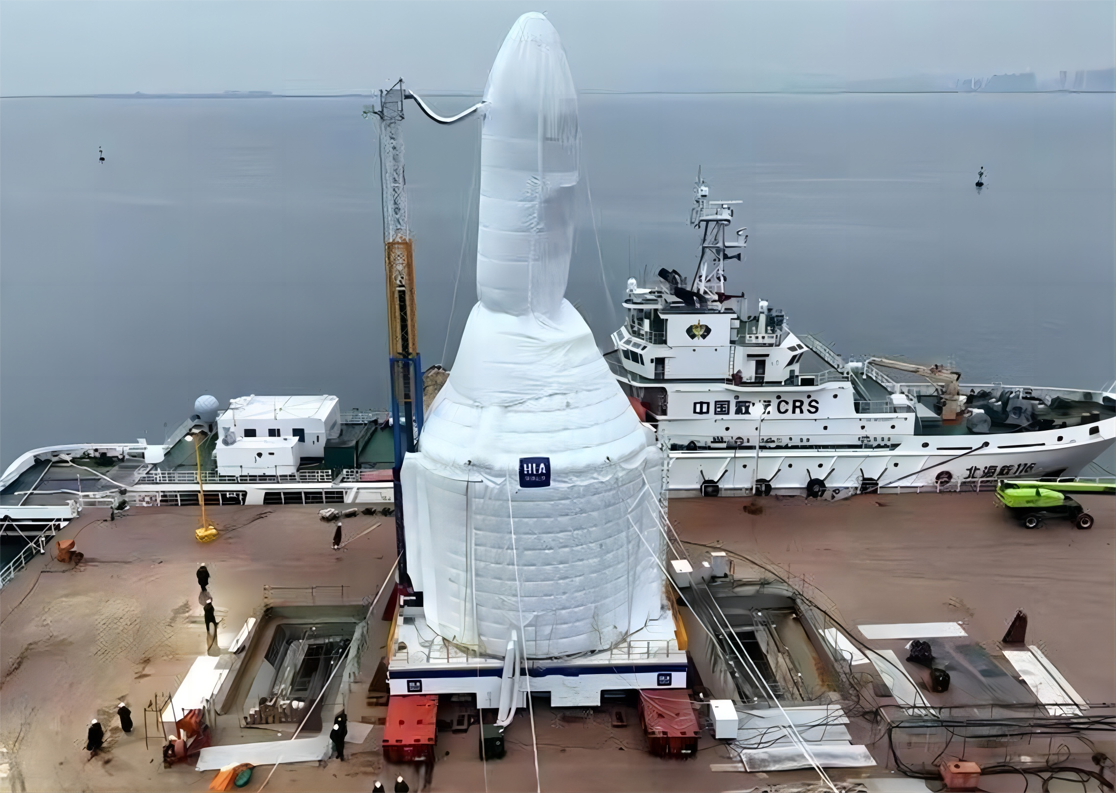 The world's largest solid rocket, Gravity 1, was launched and transported