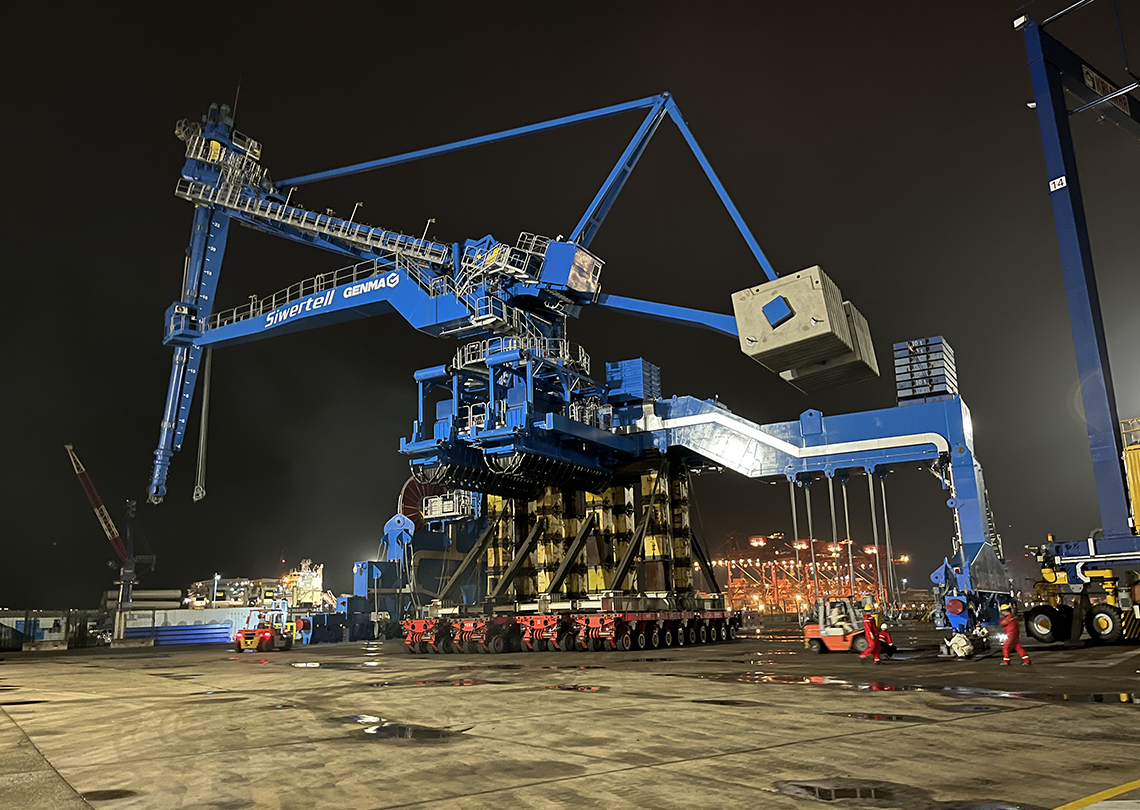 Runbang heavy crane ship unloader transportation project