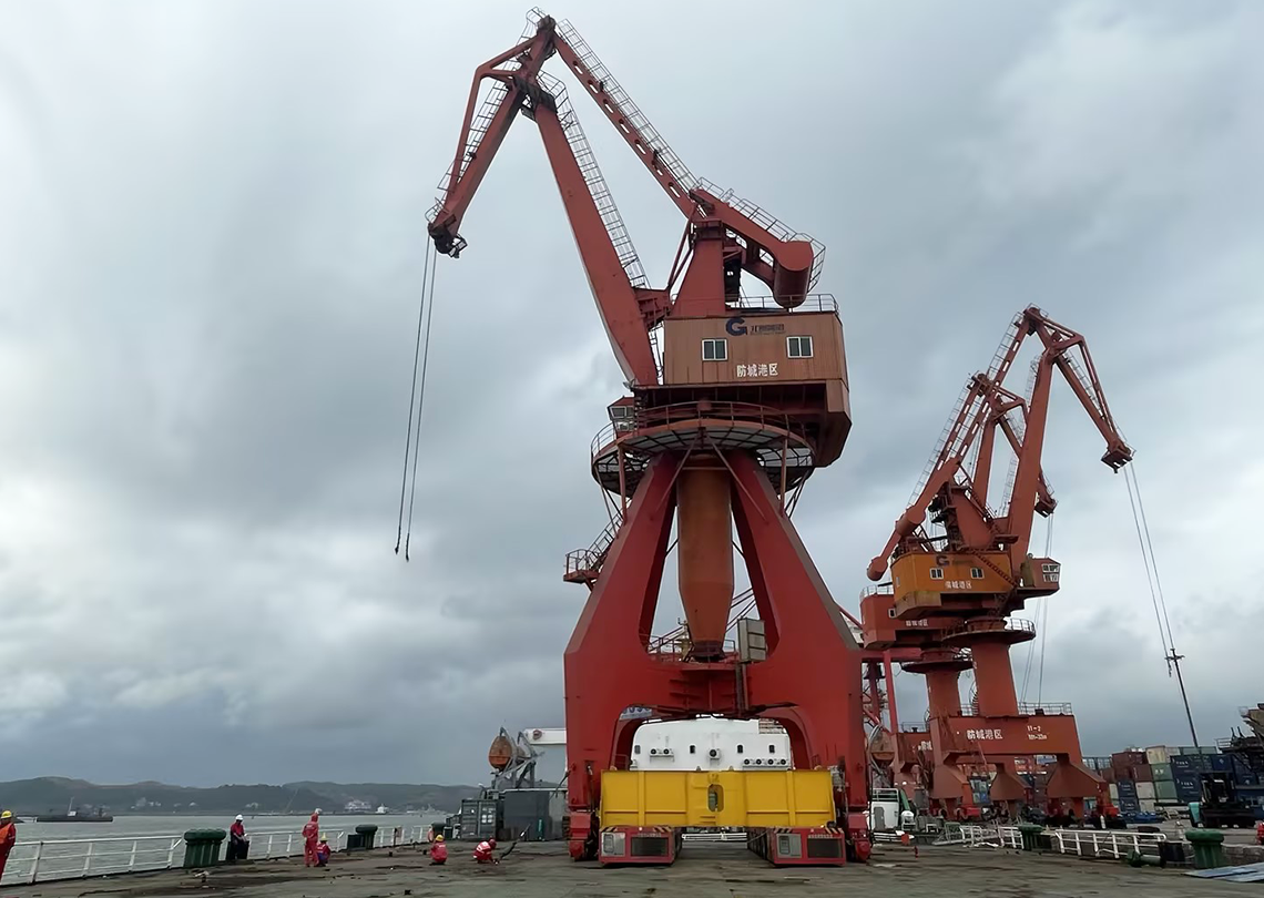 Fangchenggang portal crane roll-on/roll-off transportation project