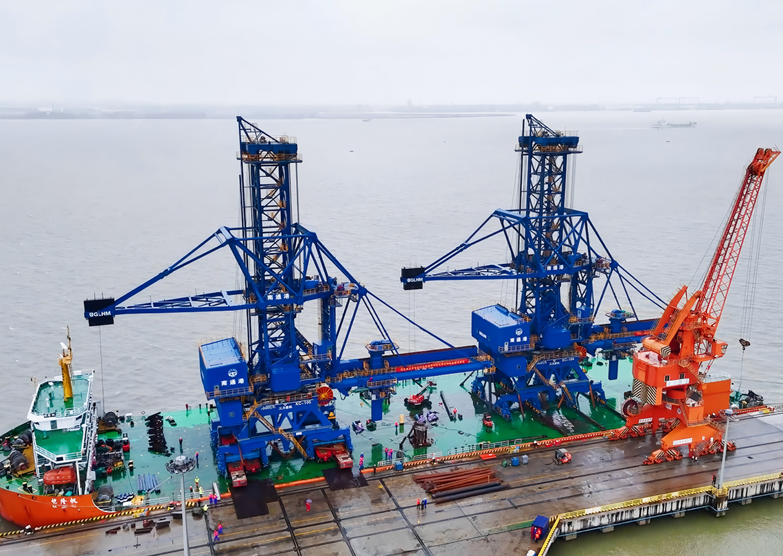 Two 1,400-ton bridge crane ship integrated transportation projects